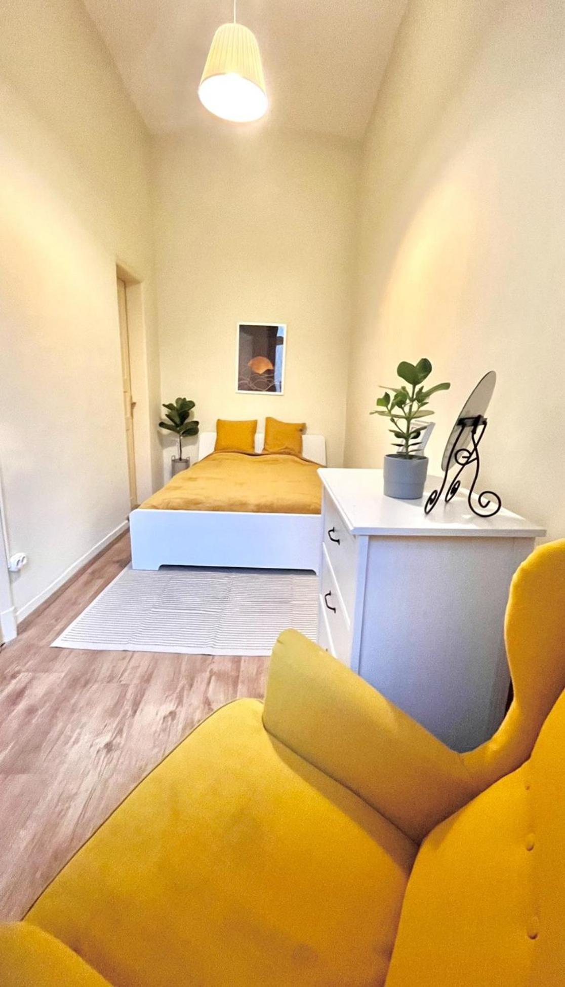 Cozy Flat For 4-6 People, Andrassy Str -oktogon Area Apartment Budapest