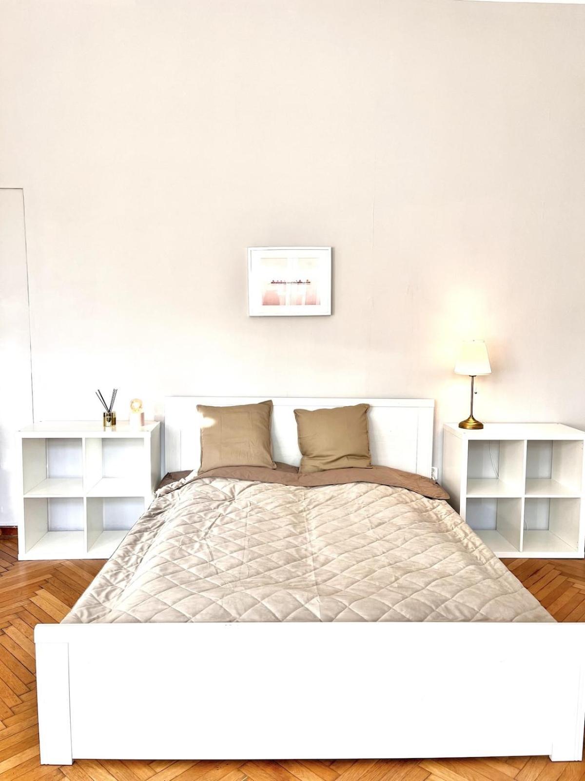 Cozy Flat For 4-6 People, Andrassy Str -oktogon Area Apartment Budapest