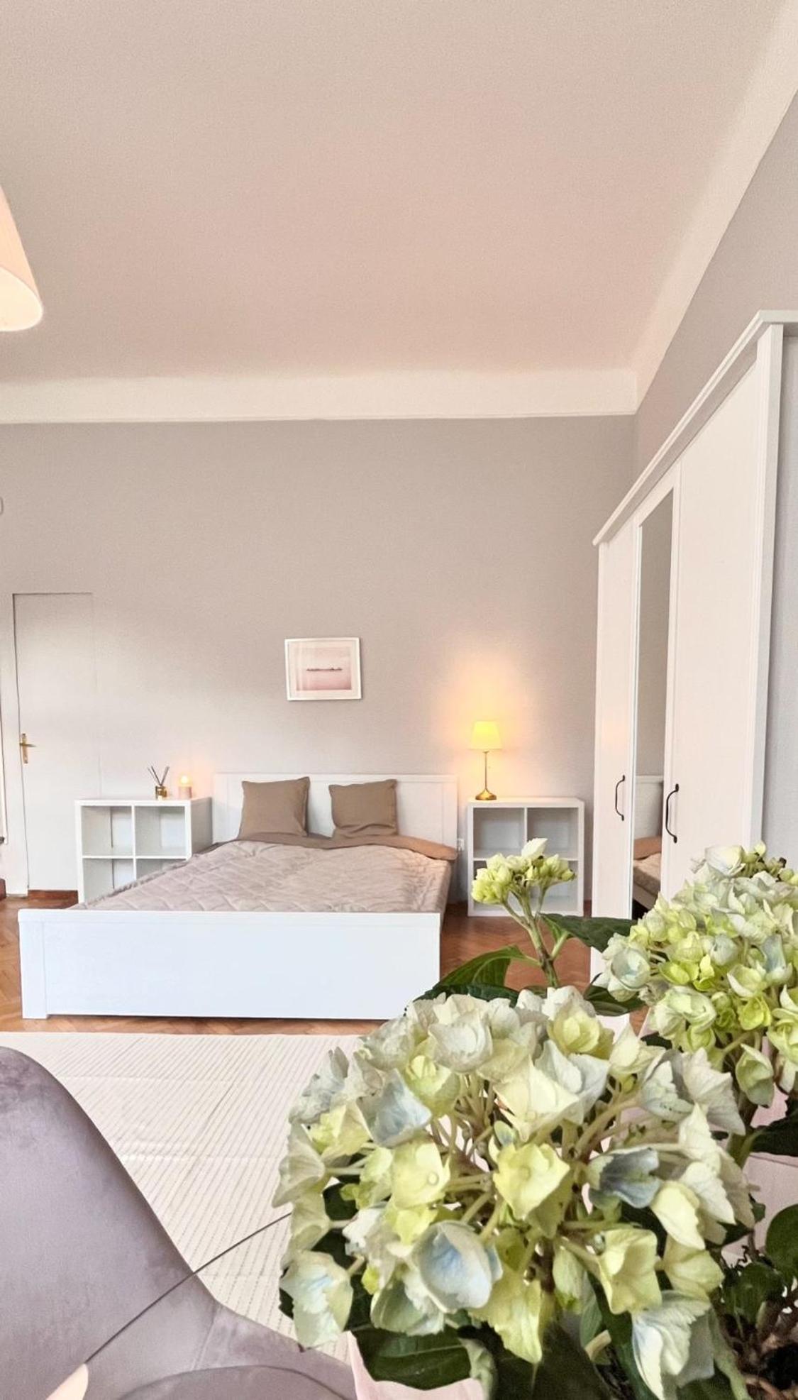 Apartment Cozy Flat For 4-6 People, Andrassy Str -oktogon Area *