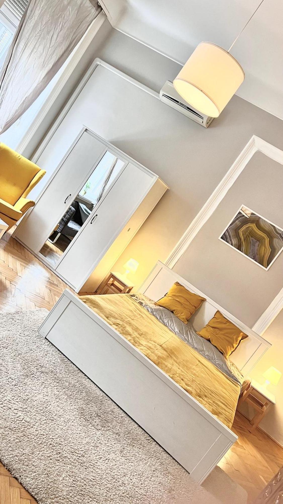 Cozy Flat For 4-6 People, Andrassy Str -oktogon Area Apartment Budapest